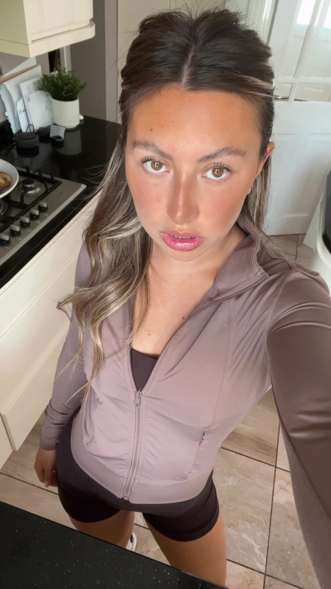 @Hollyprasanto