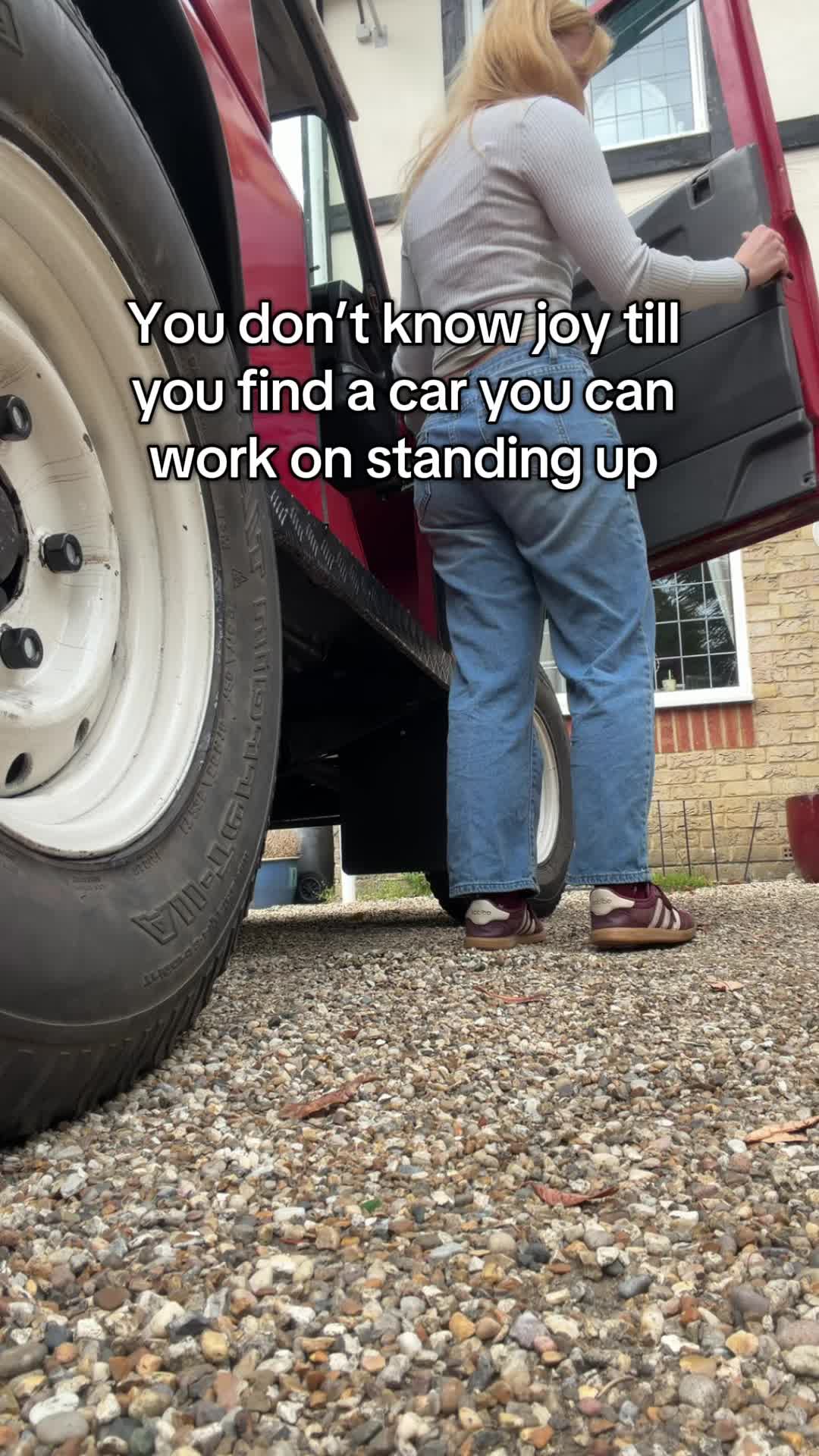 @carswithjessi
