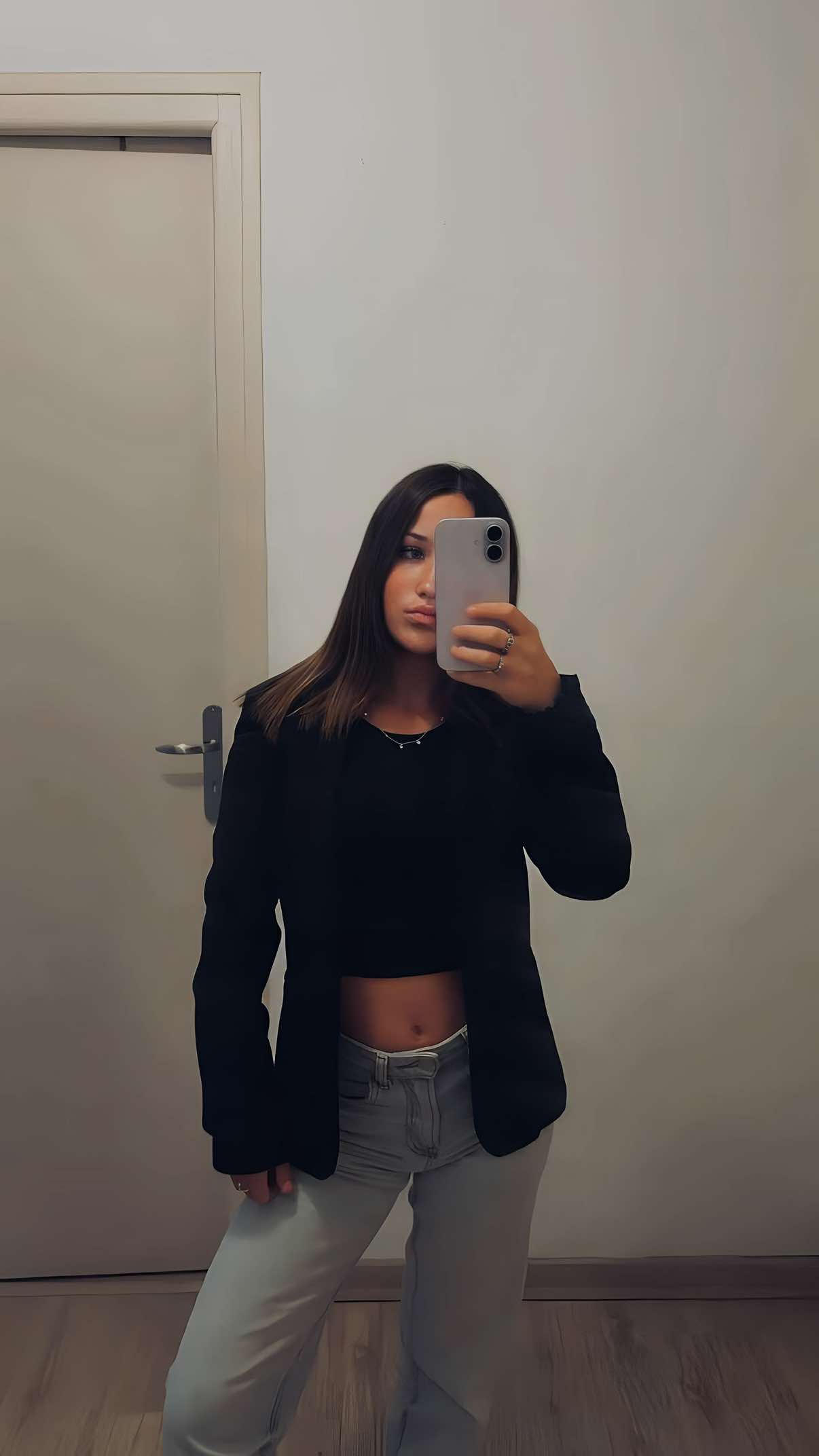 @𝐥𝐨𝐮𝐢𝐬𝐞