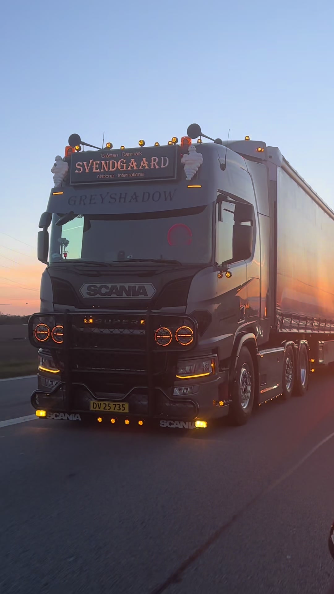 @LV’s TRUCKPHOTO
