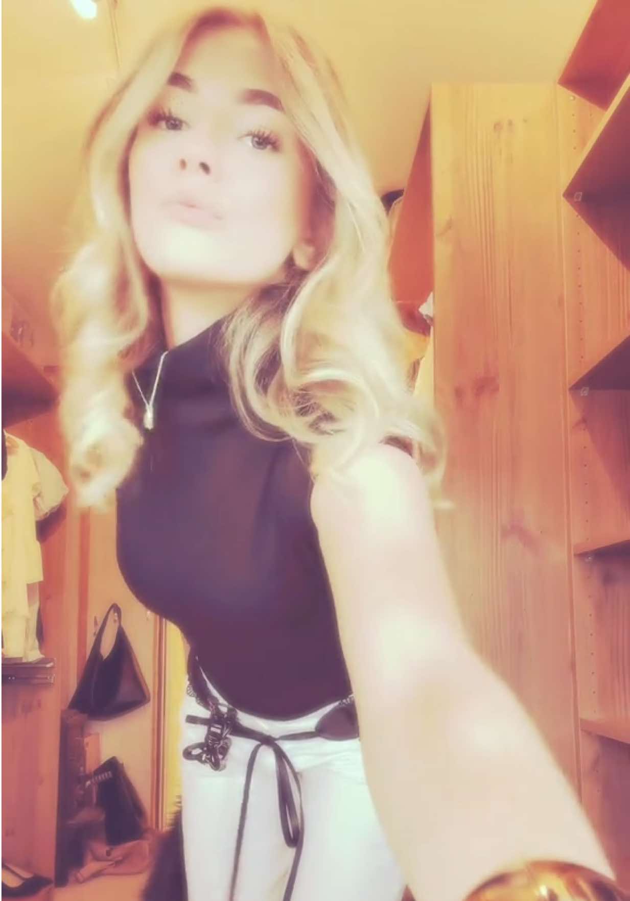 @𝑵𝑶𝑹𝑨 𝑬𝑳𝑰𝑵𝑬