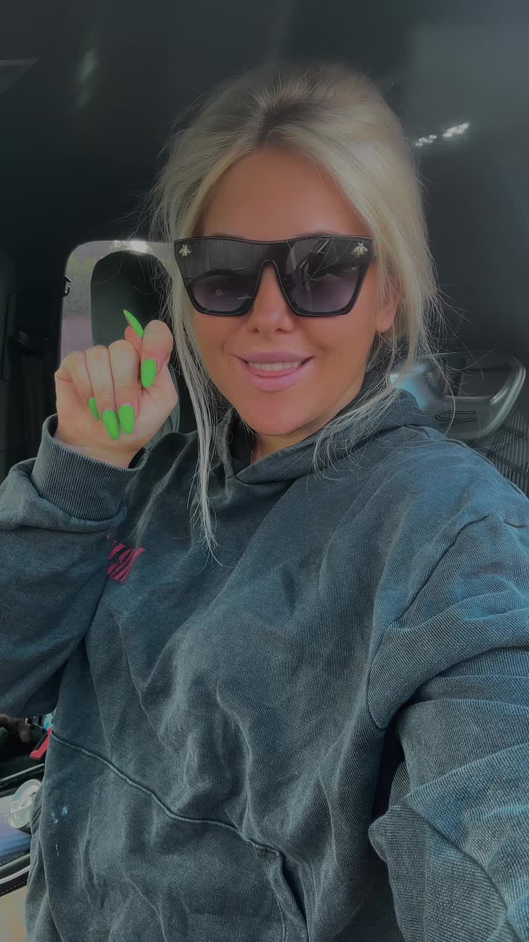 @E L L A