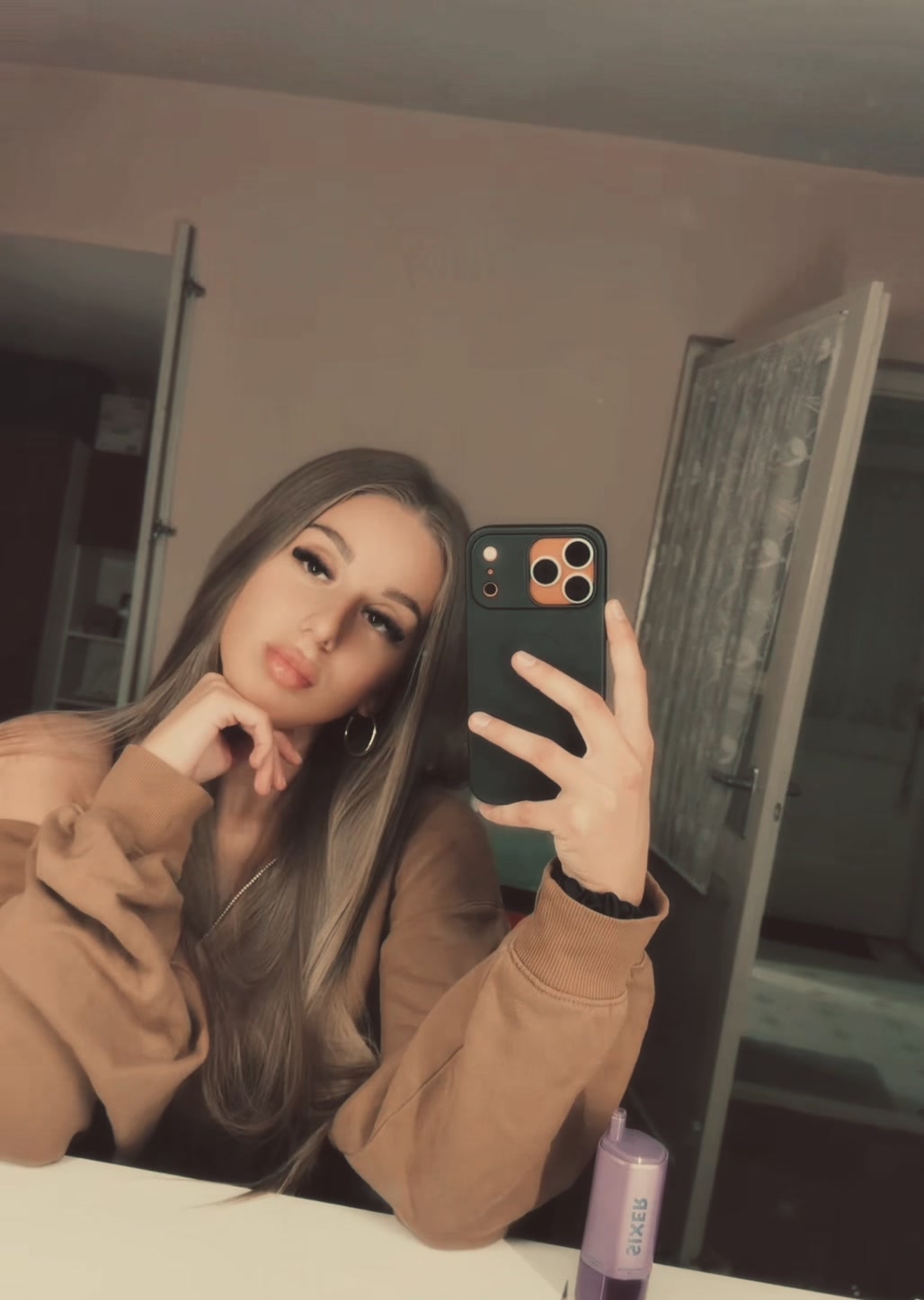 @Alexandra Moldov&aacute;n