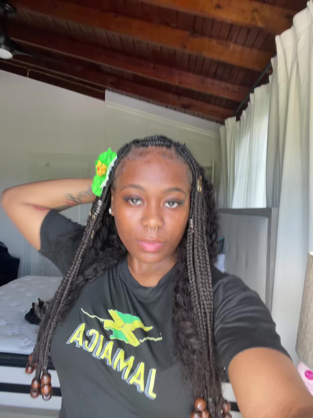 @niaundercover