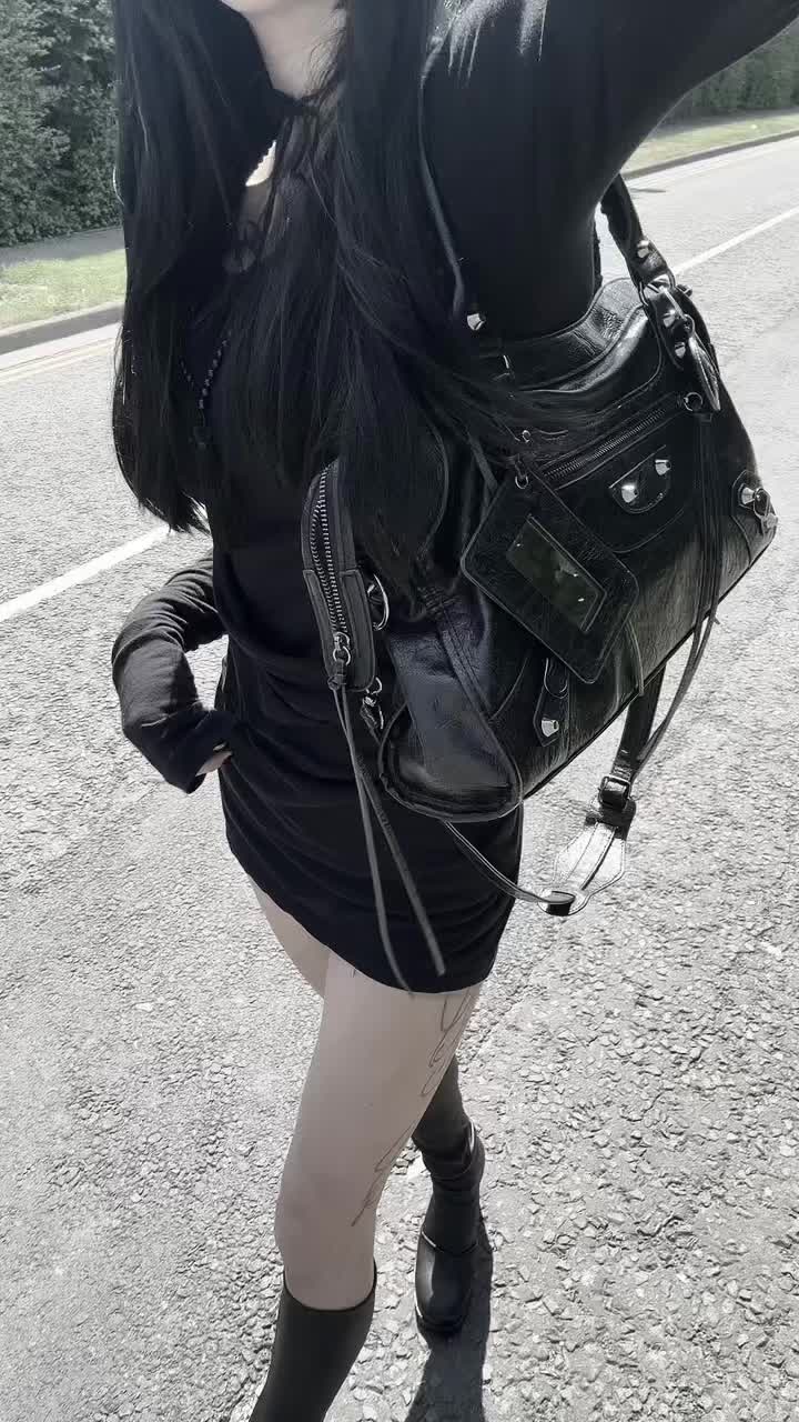 @nikolestunna