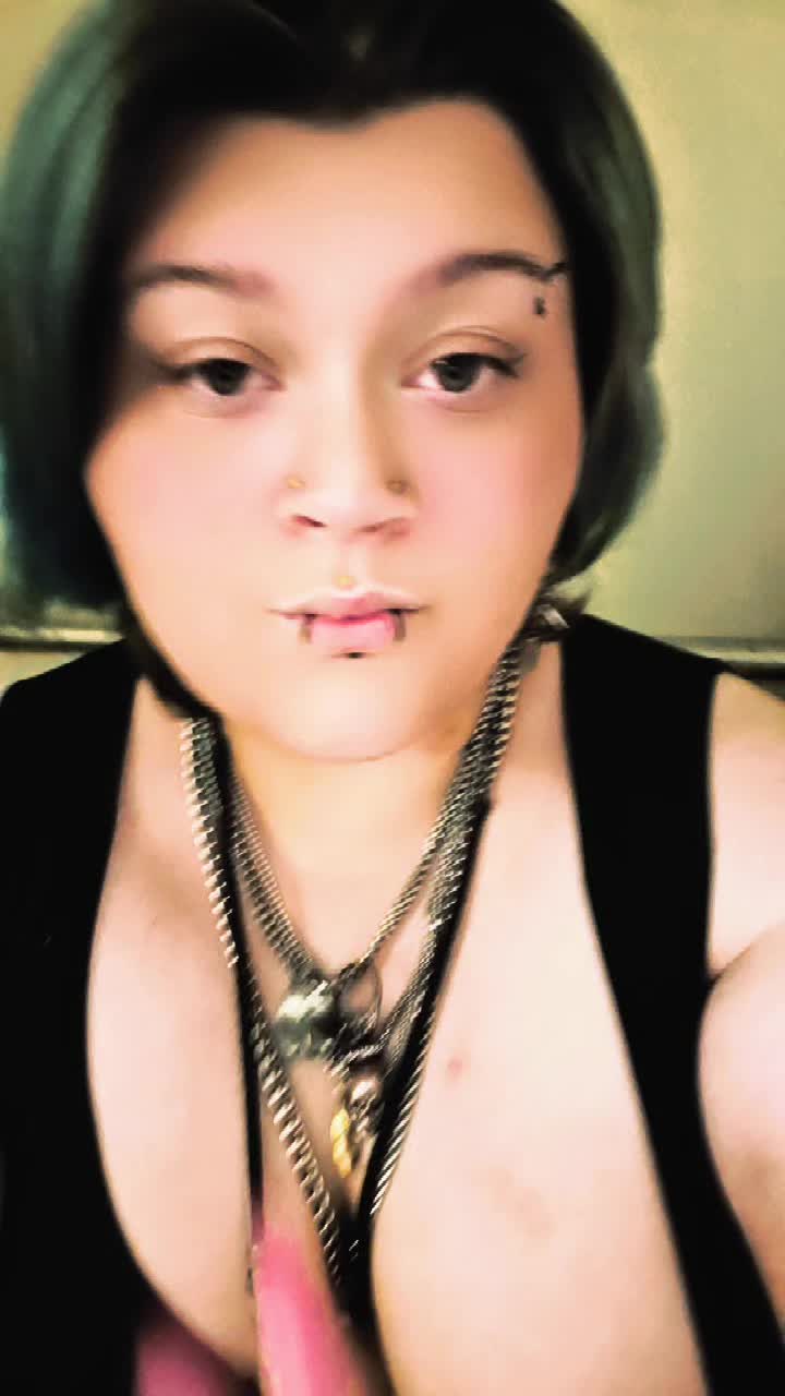 @damages_wifey