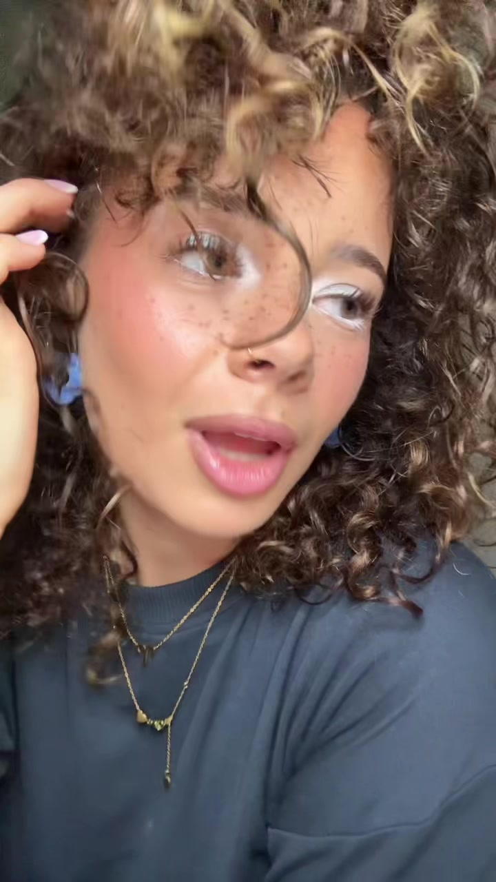 @CURLYBROWNIE• hair, GRWM •