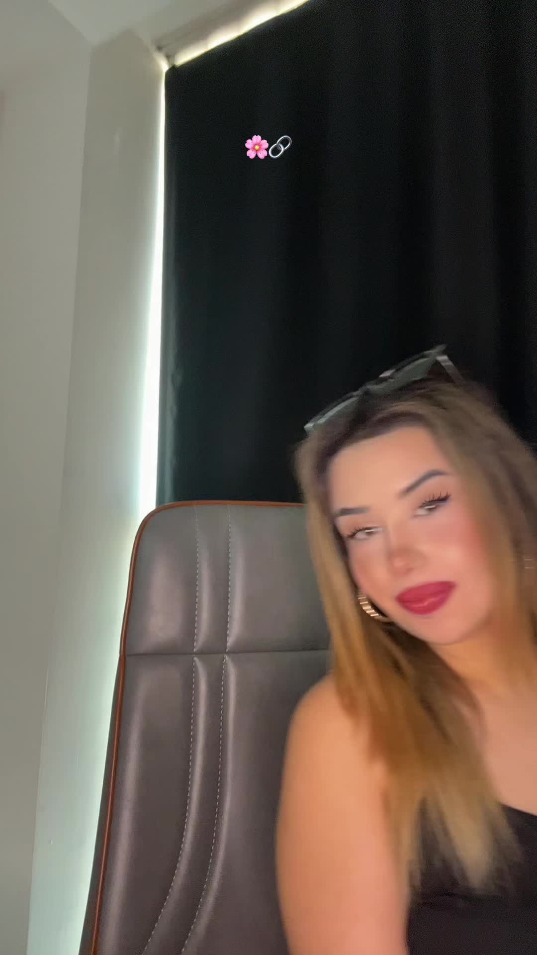 @Elisaa
