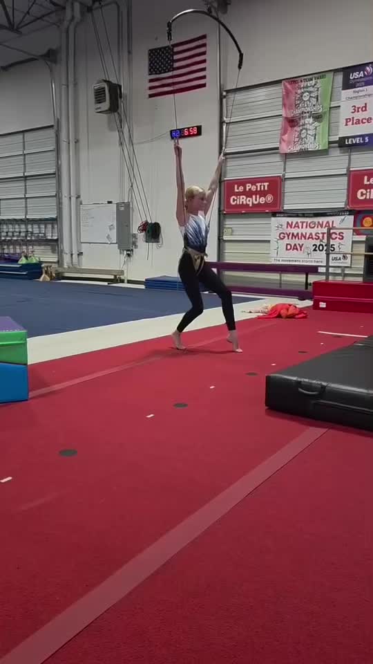 @CirqueEnPeytonique