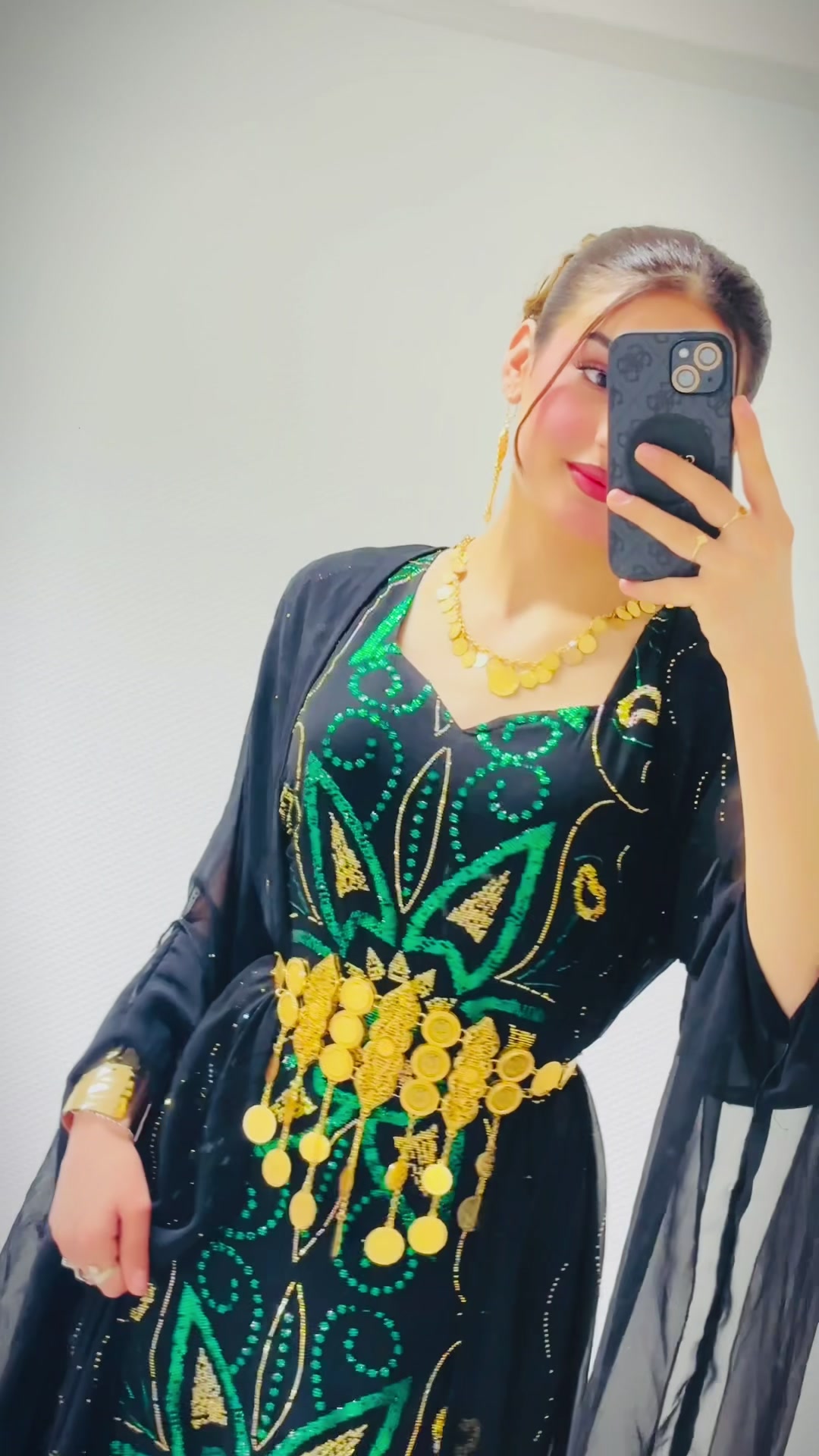 @Ayosh_Couture