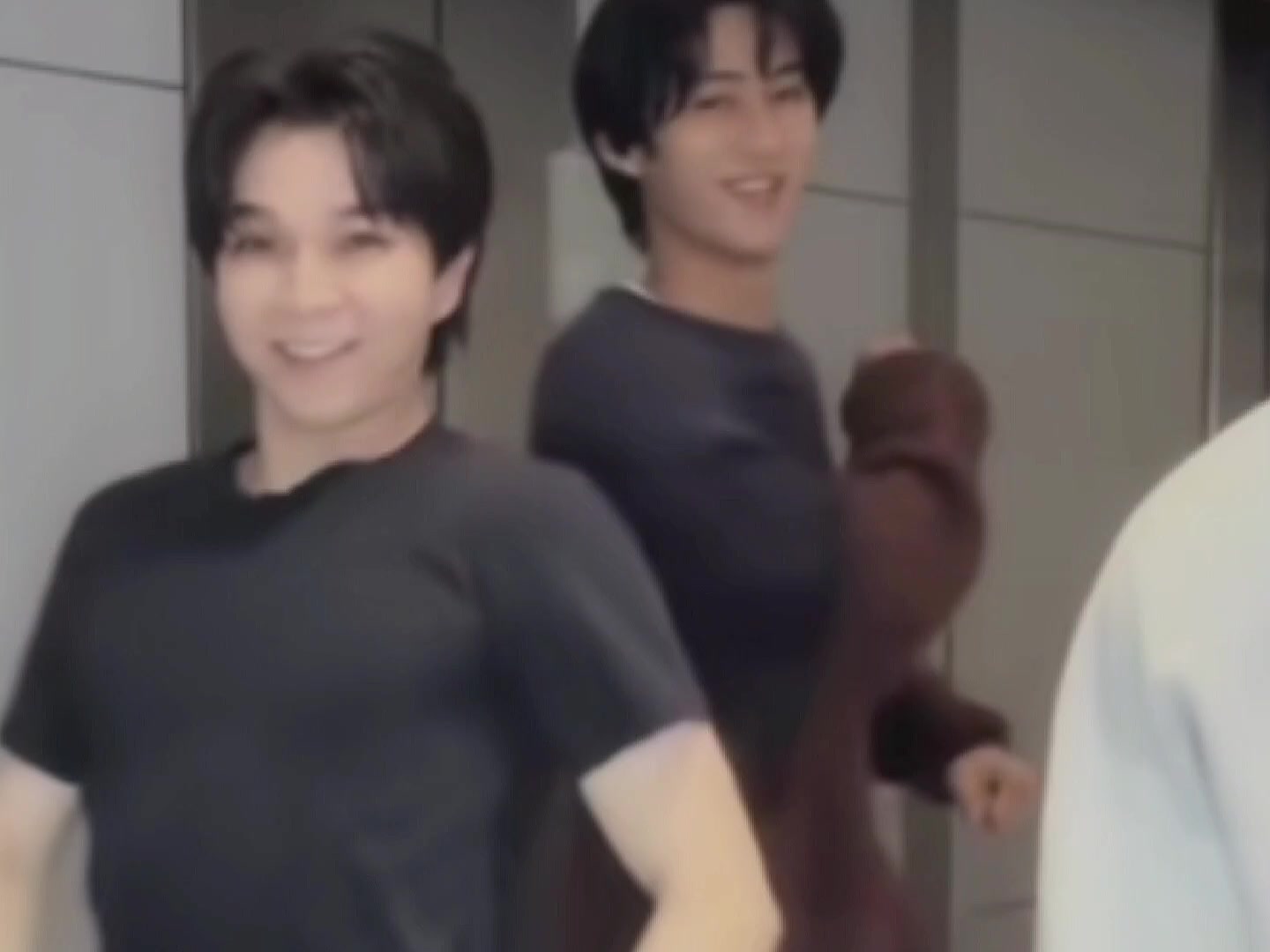 @スズ