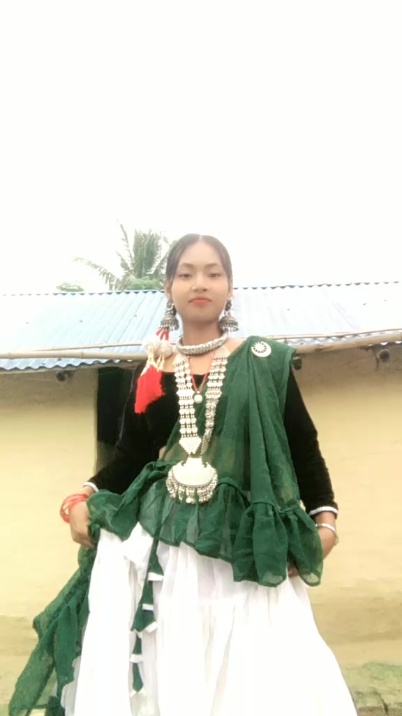 @नैना बिशवास थारु ❤️