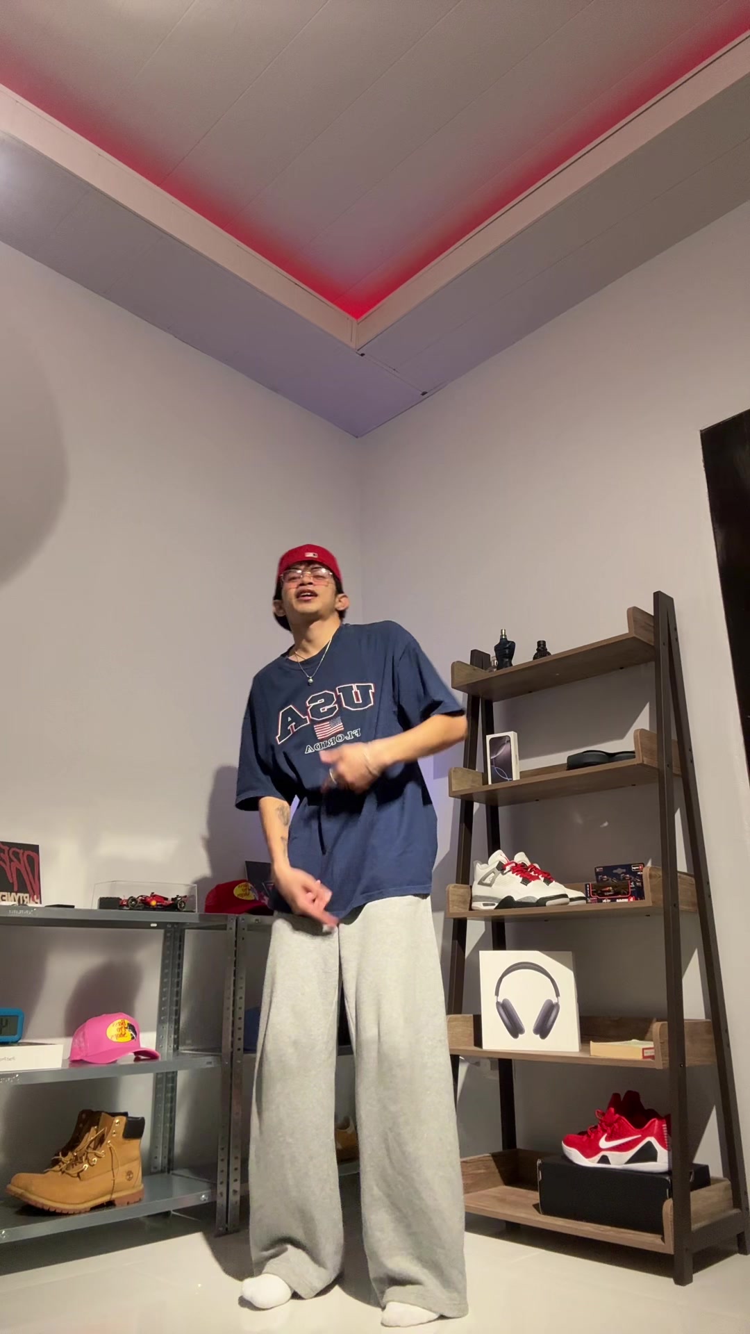 @Jo.