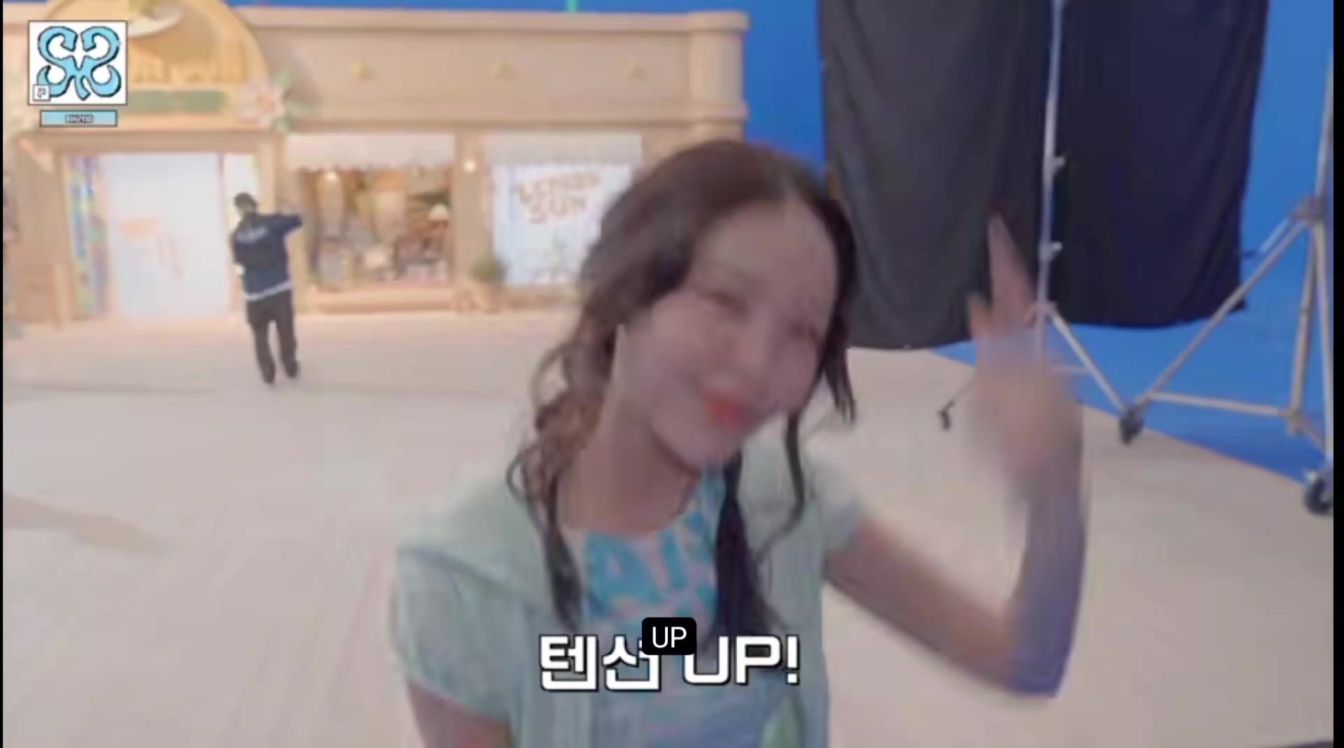 @-v-