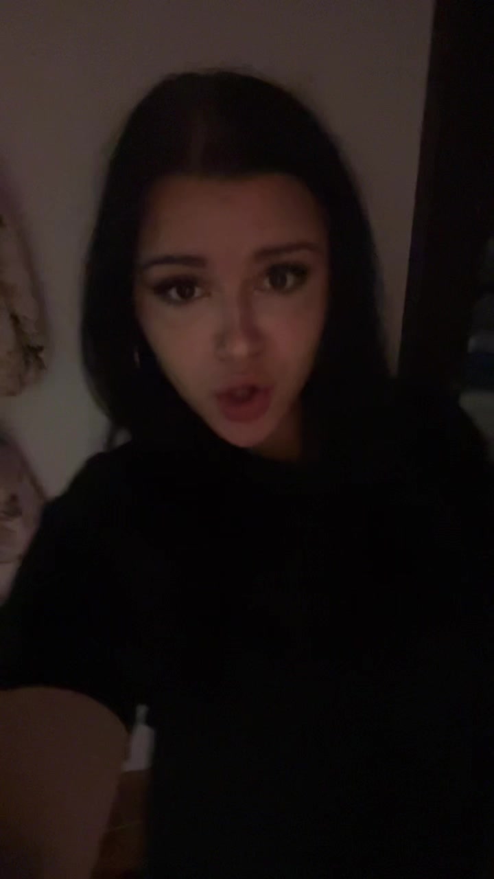 @neeveenica