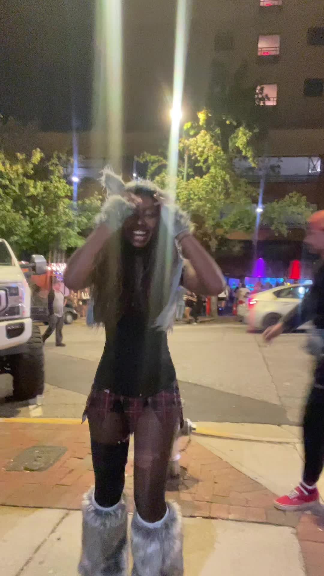 @lluna.cos