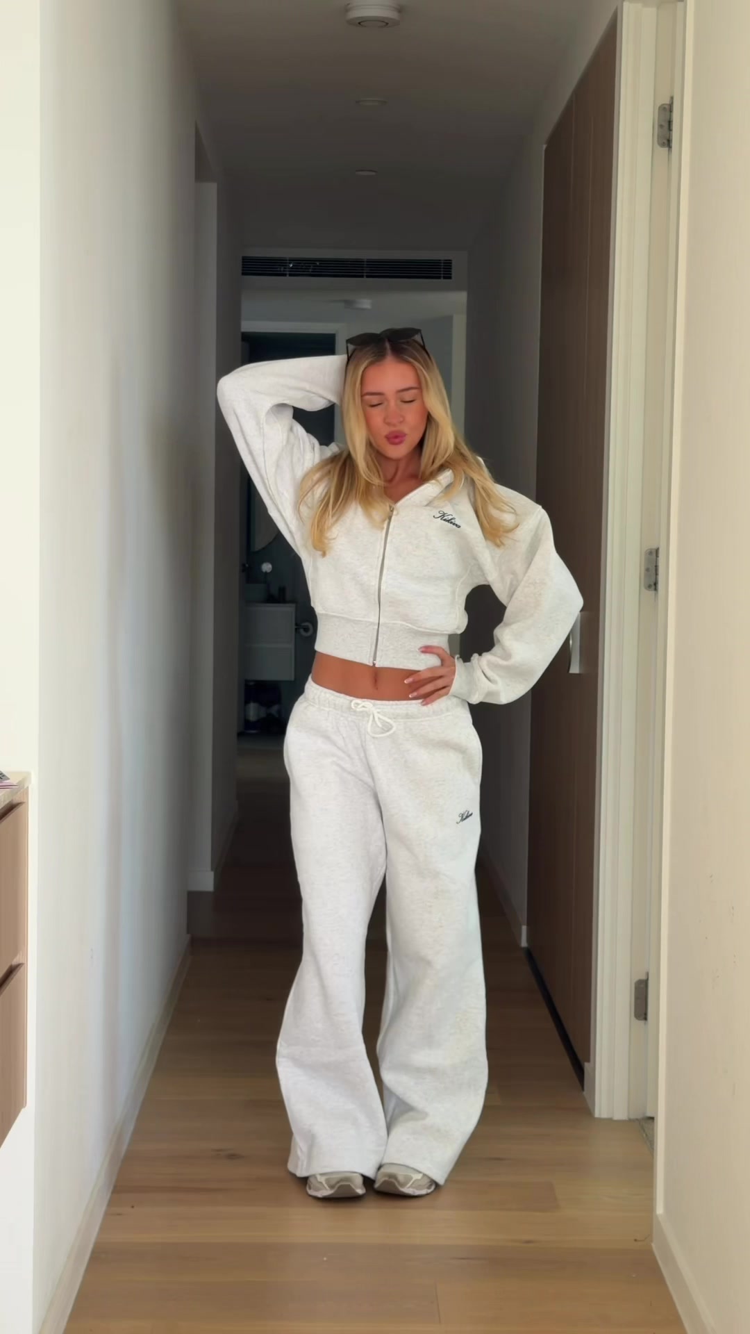 @hollieomeara
