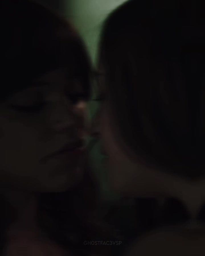 @𝐸✃