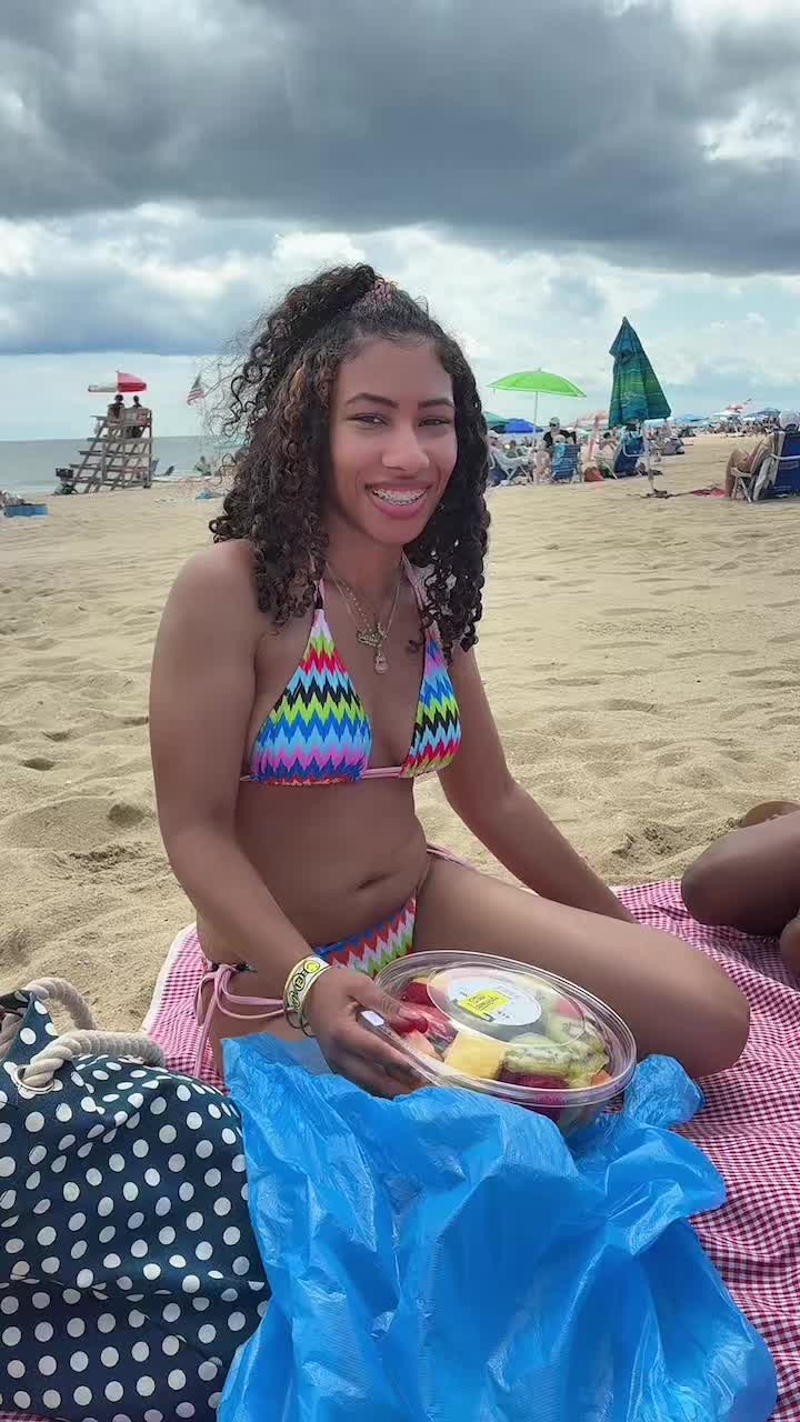 @🦦