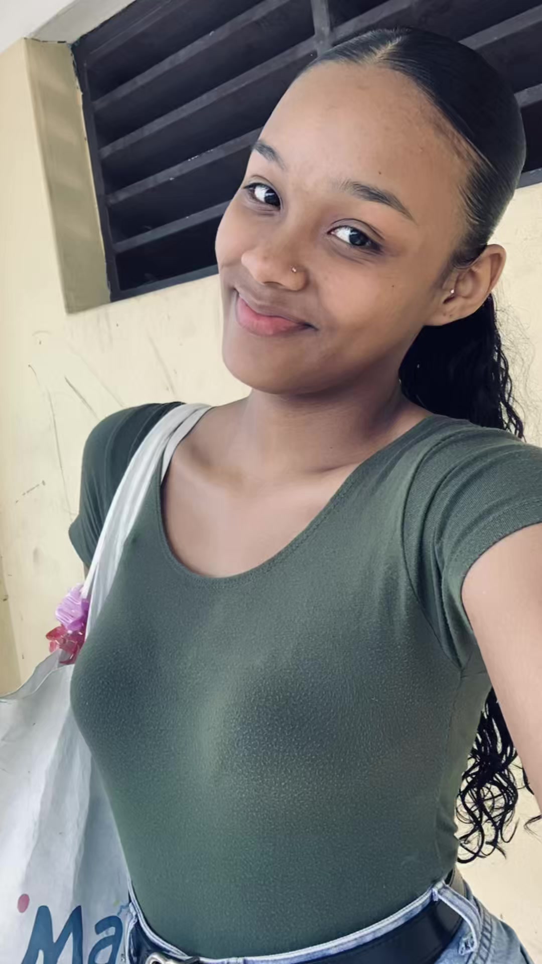 @Maï.