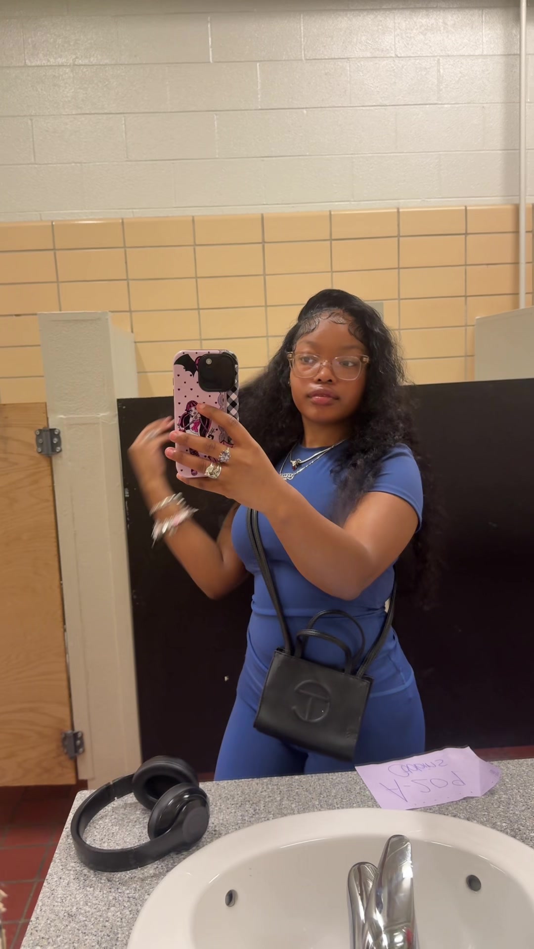 @knicolethed0ll