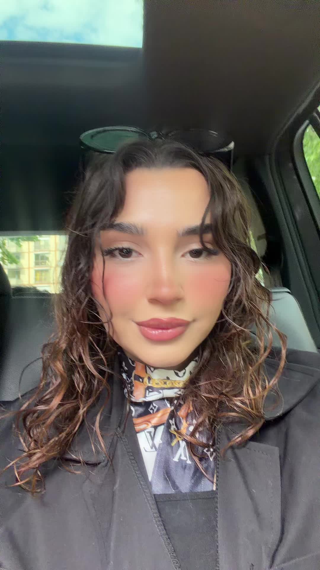 @𝒱