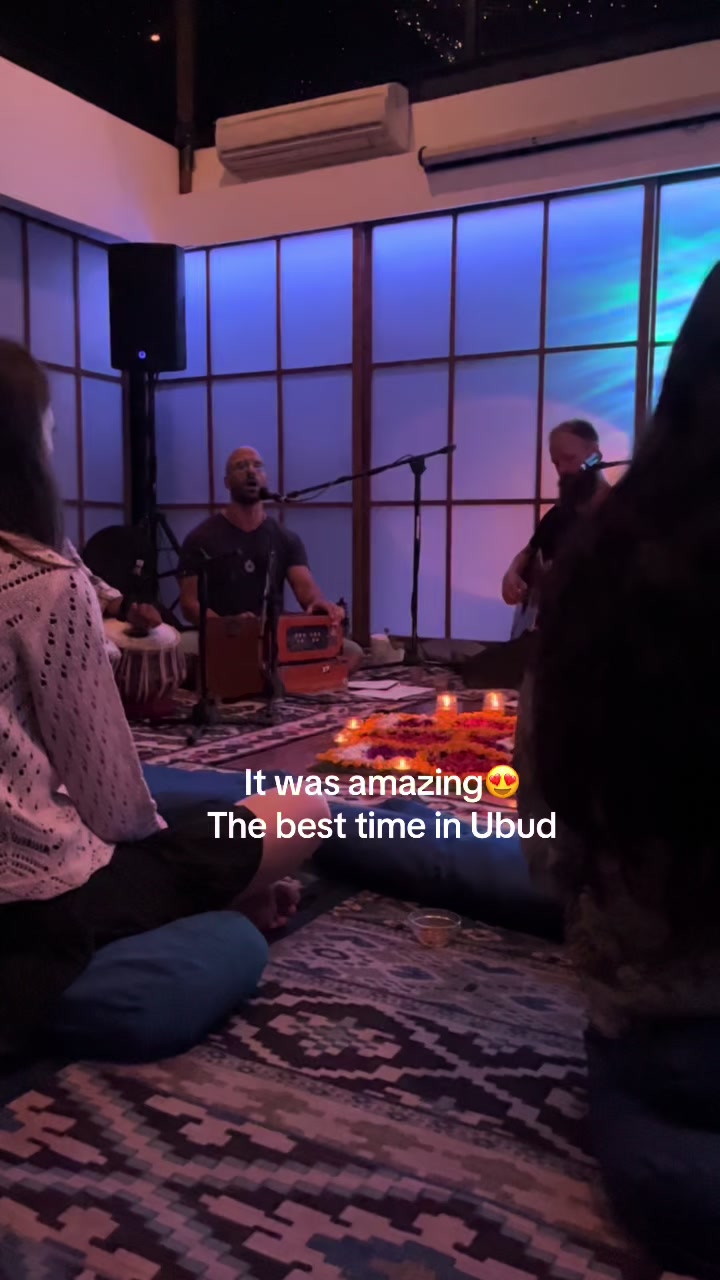 @Ana Mur | author