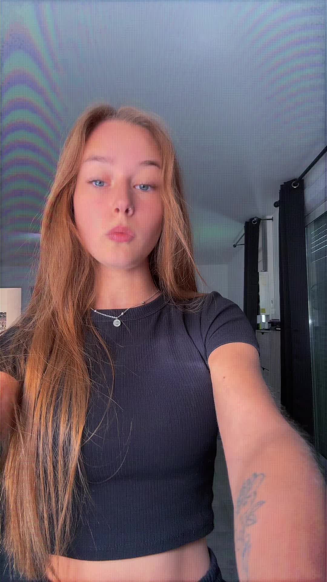 @𝐠𝐰𝐞𝐞🧸