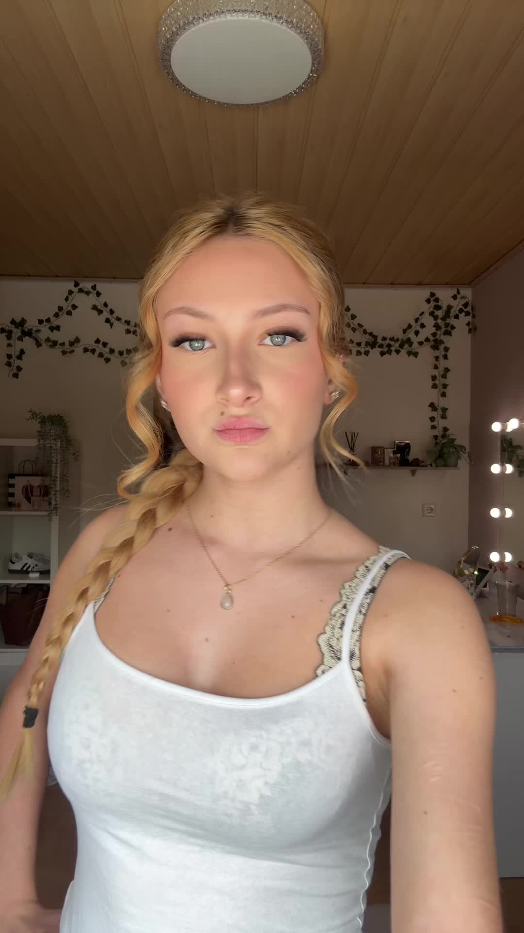 @𝐬𝐚𝐫𝐚𝐡