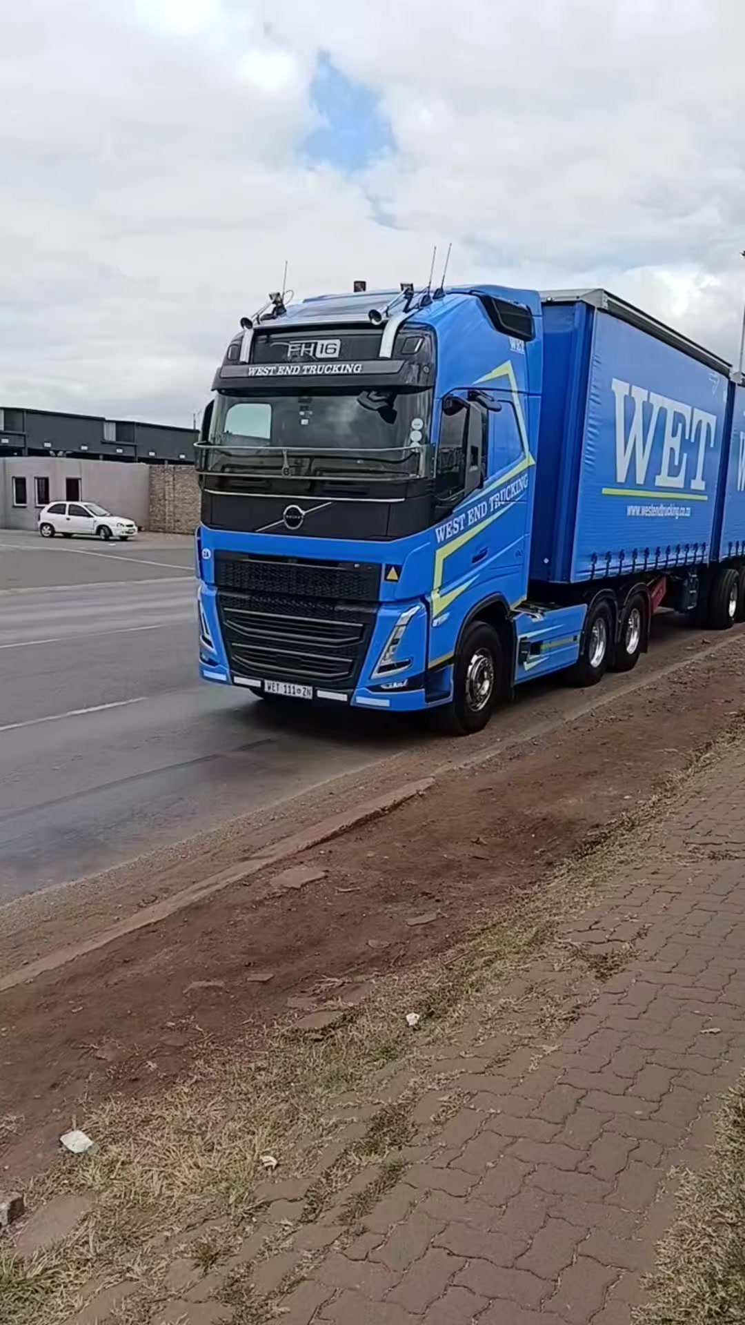 @Young 2k truck spotter