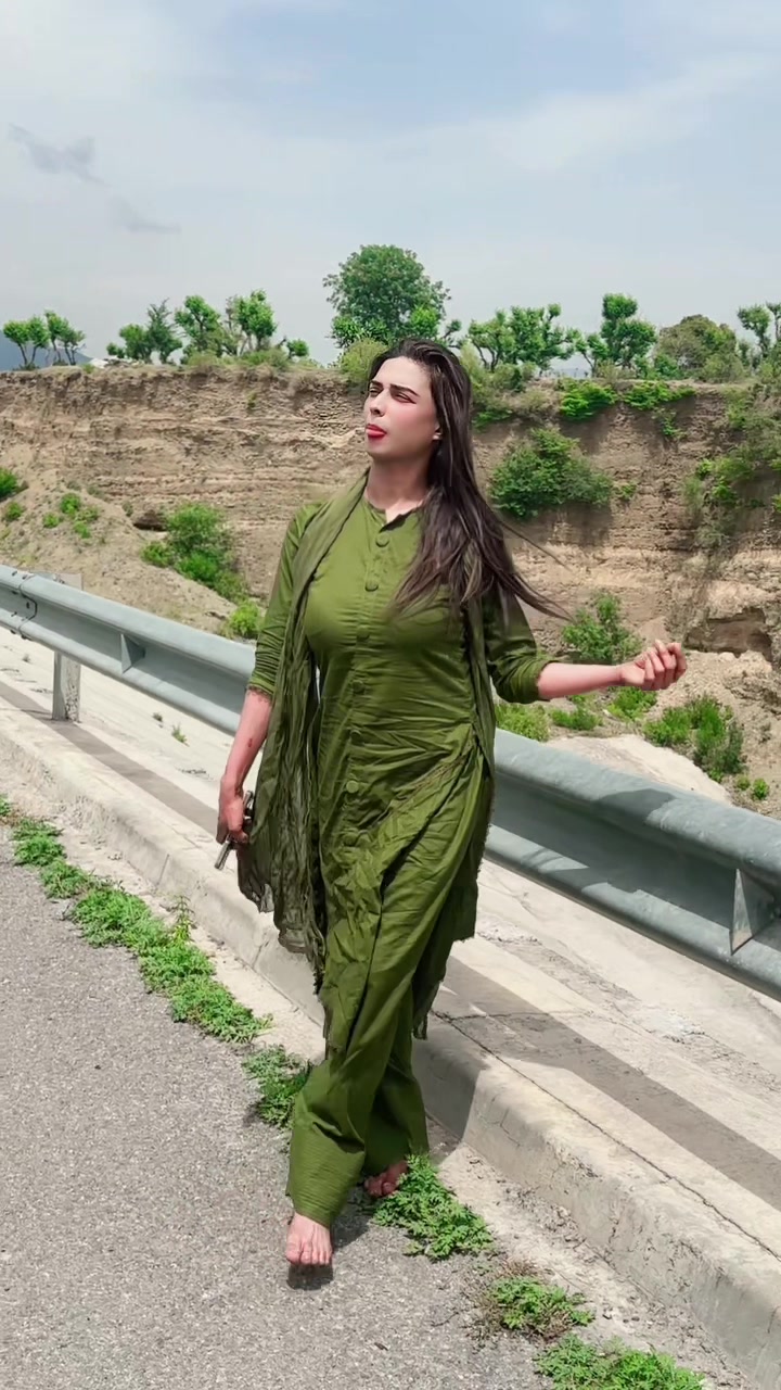 @Hot 🔥Kashmiri qauen