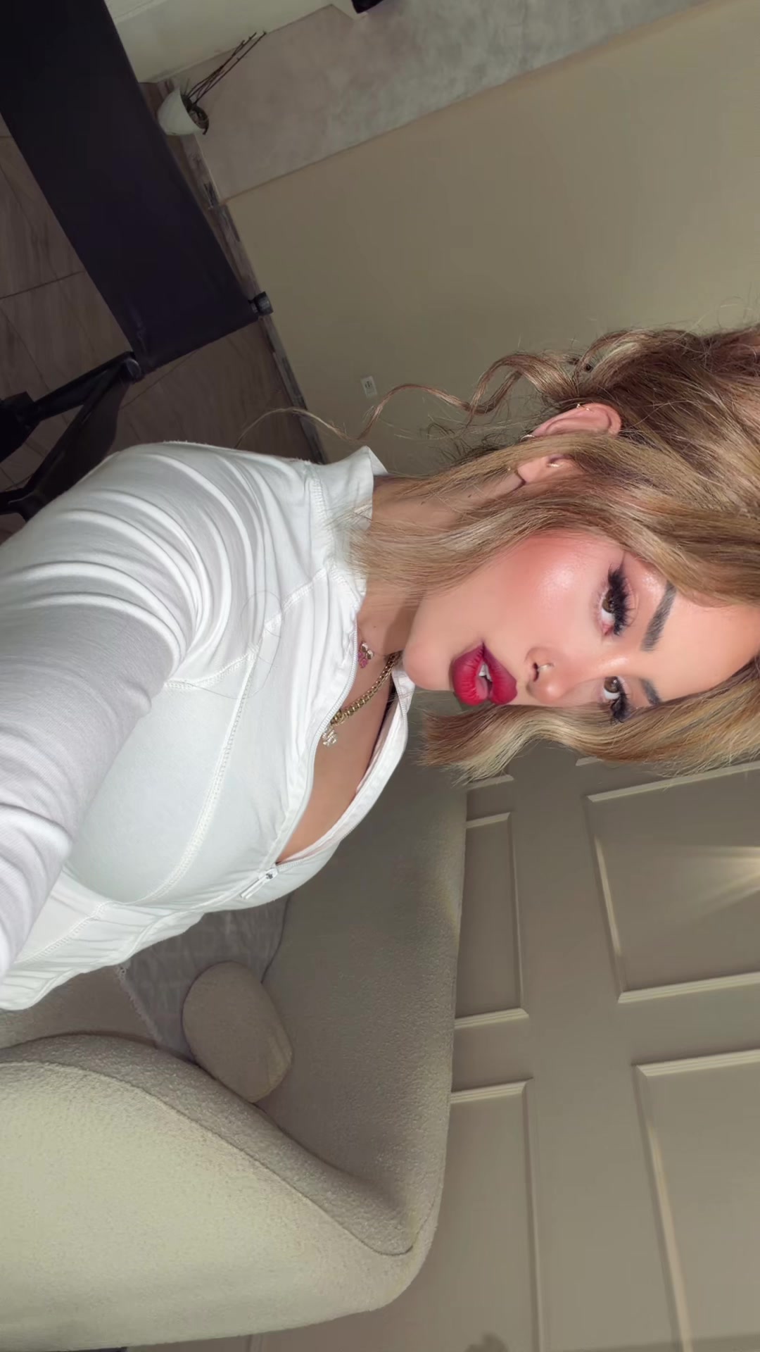 @LonaMuca1