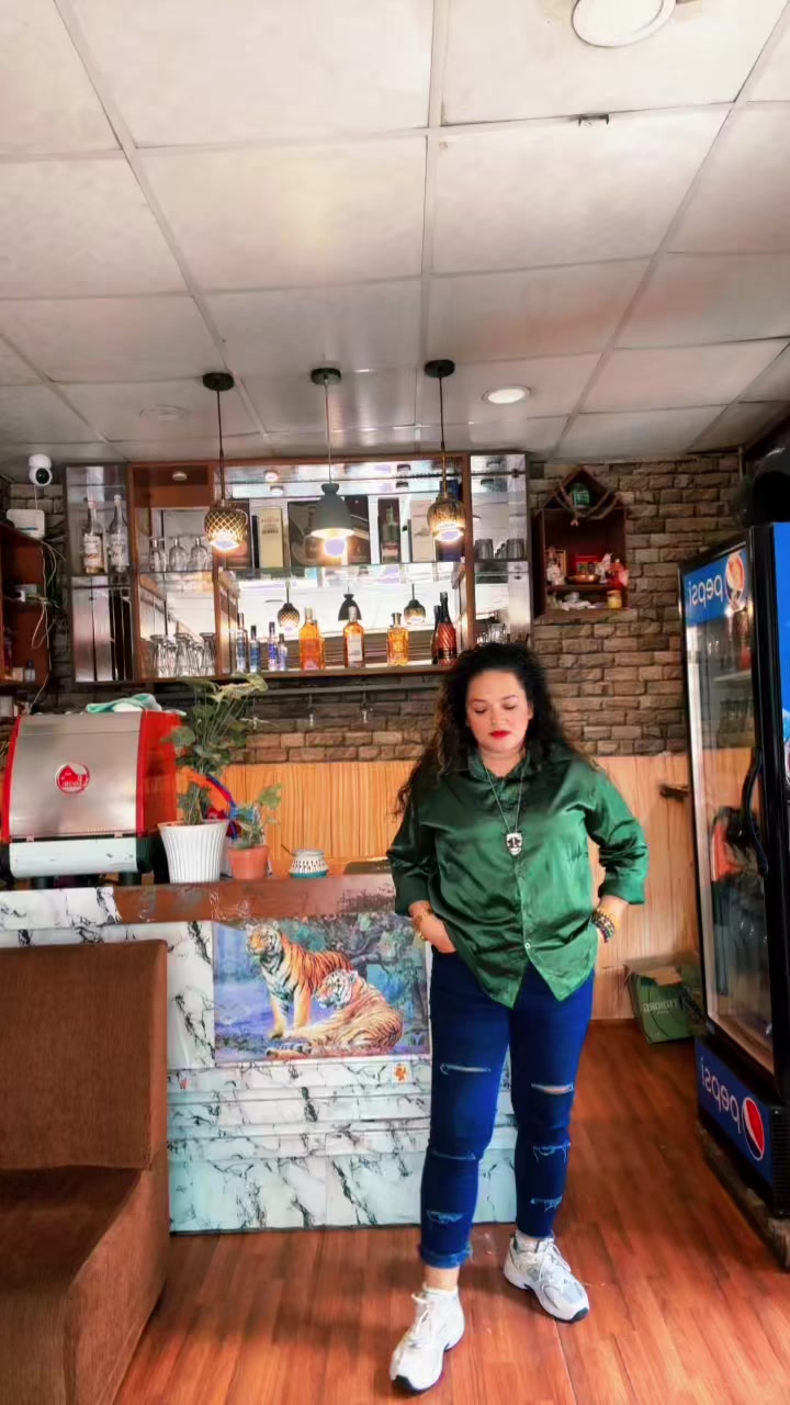 @🧿Divya thakuri 🧿( designer )