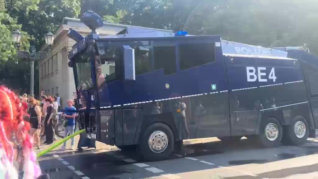 @_ Firefighterin_112_bluelight
