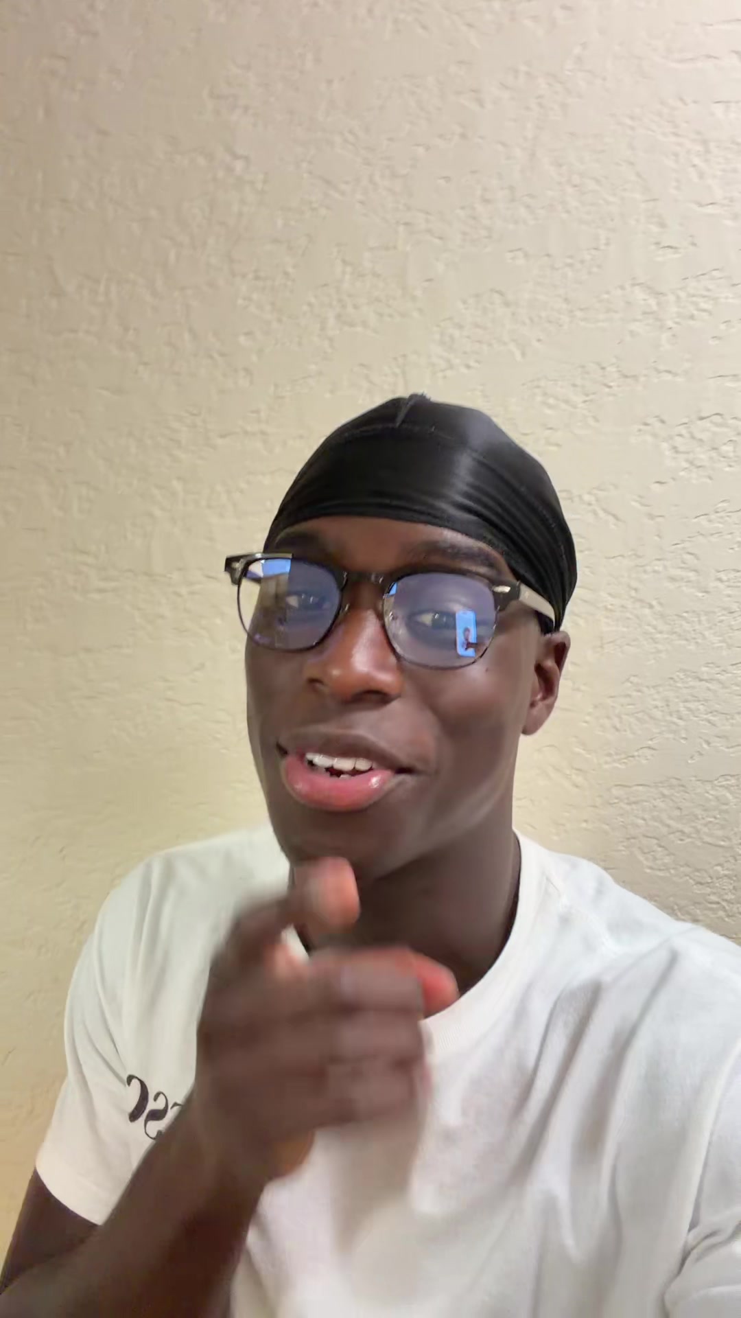 @Dee🌟