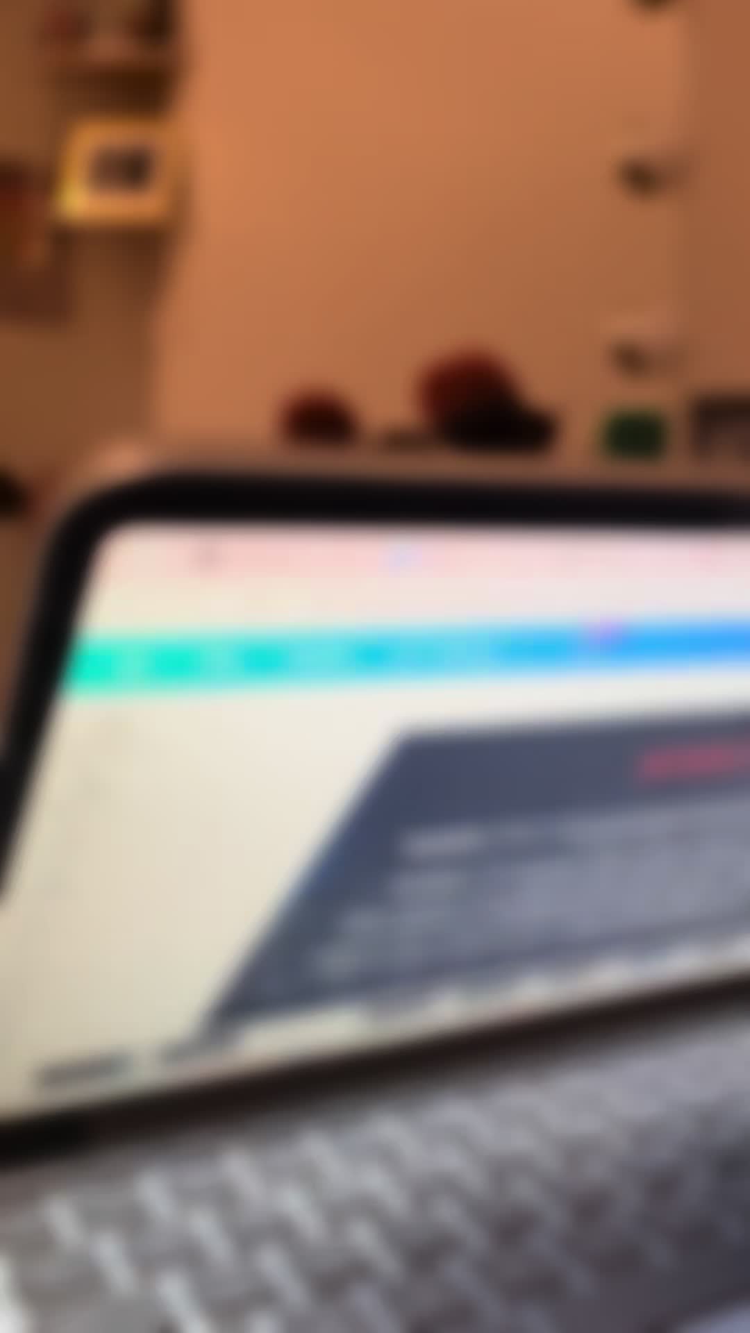 @-.-