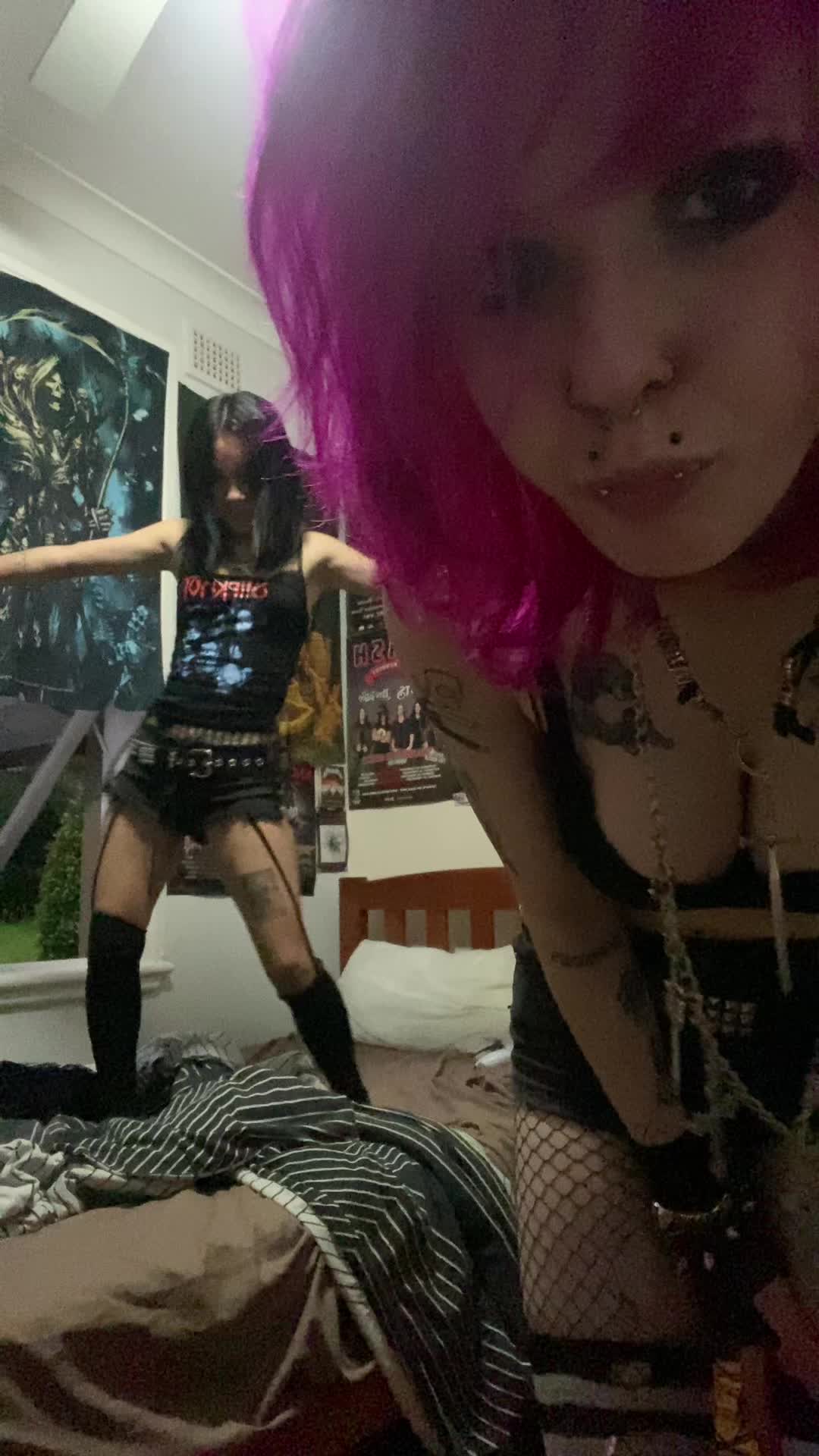 @lemmeseedemtitties :D