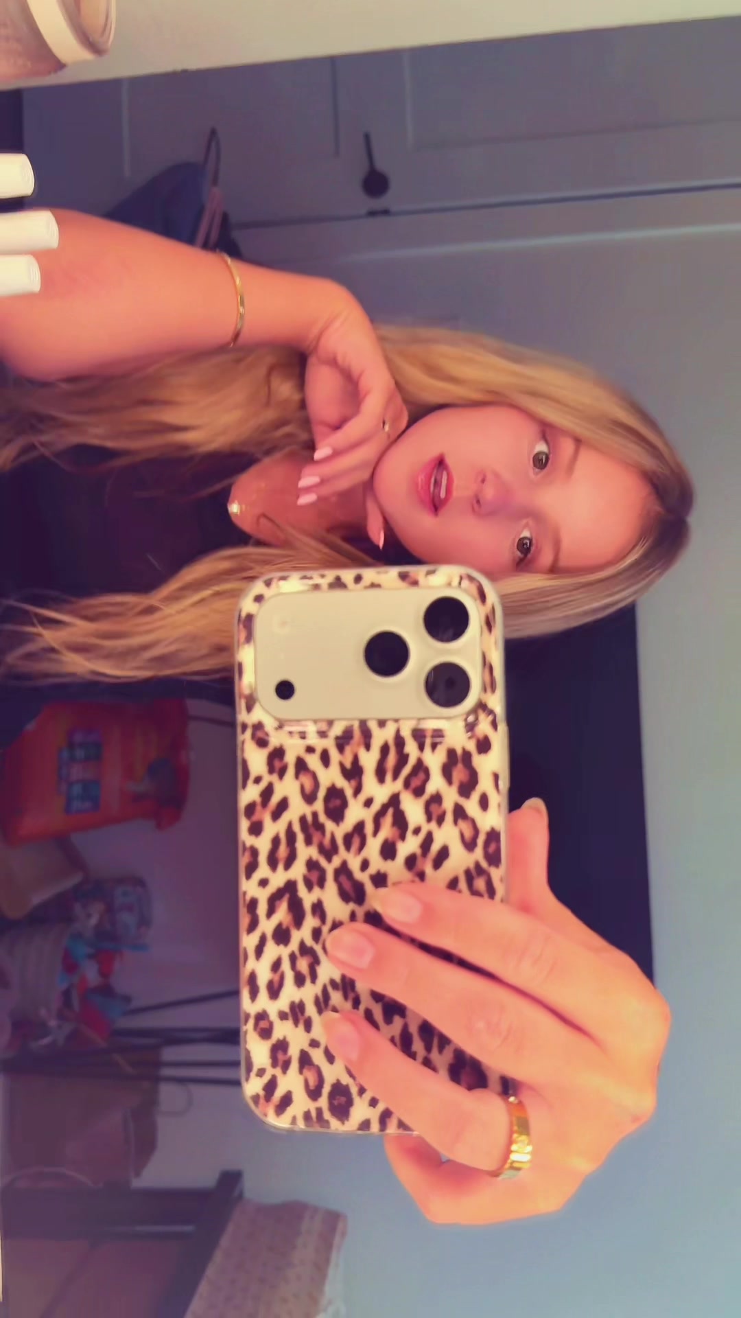 @foxanne