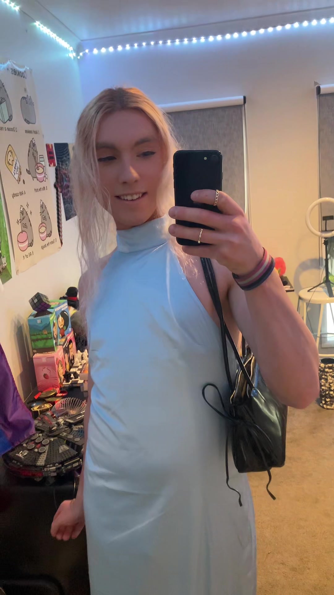 @Foxy_femboy