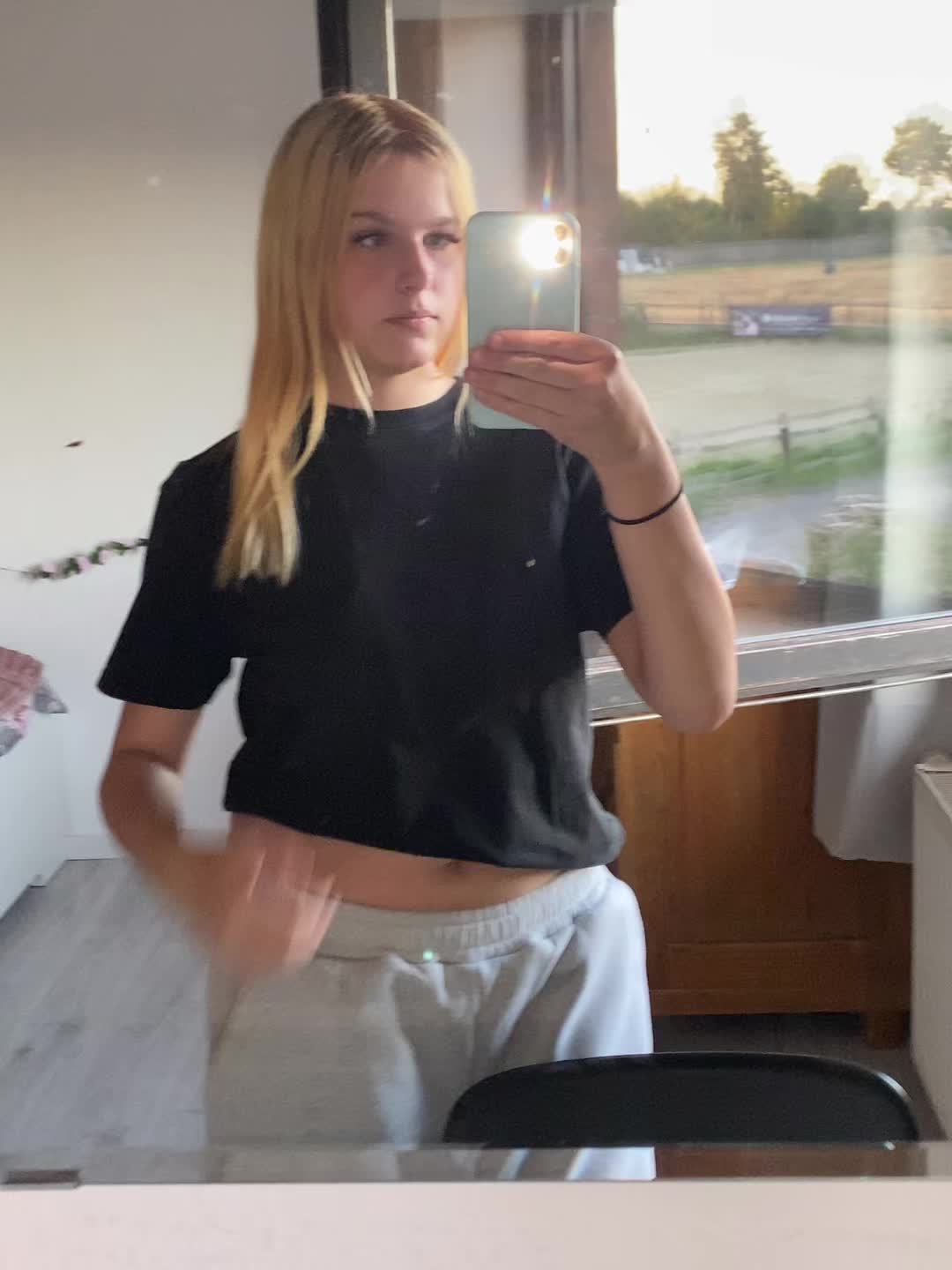 @𝐙𝐨𝐞