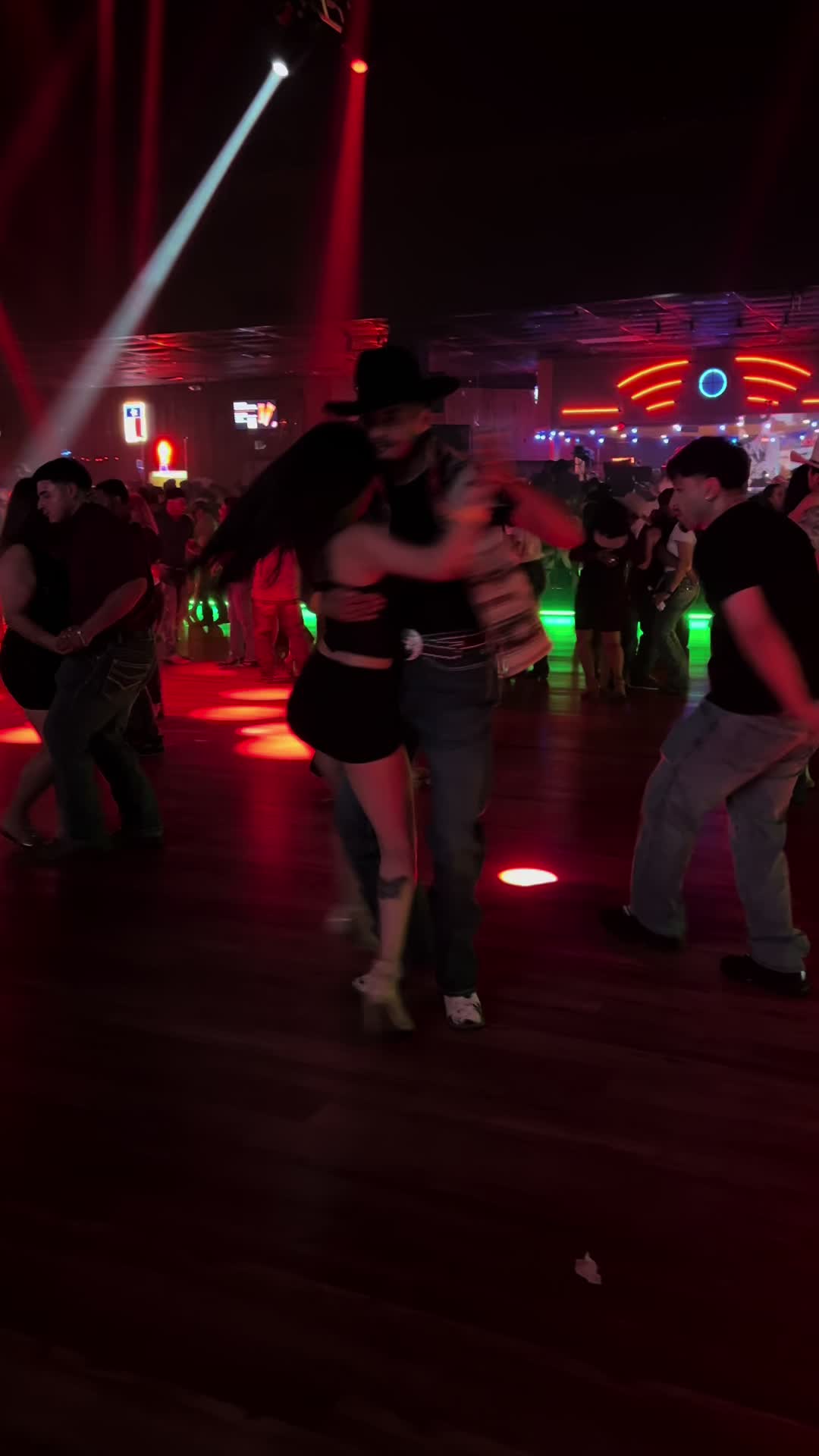 @Bailes Con Victoria