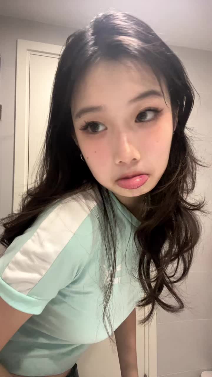@由由