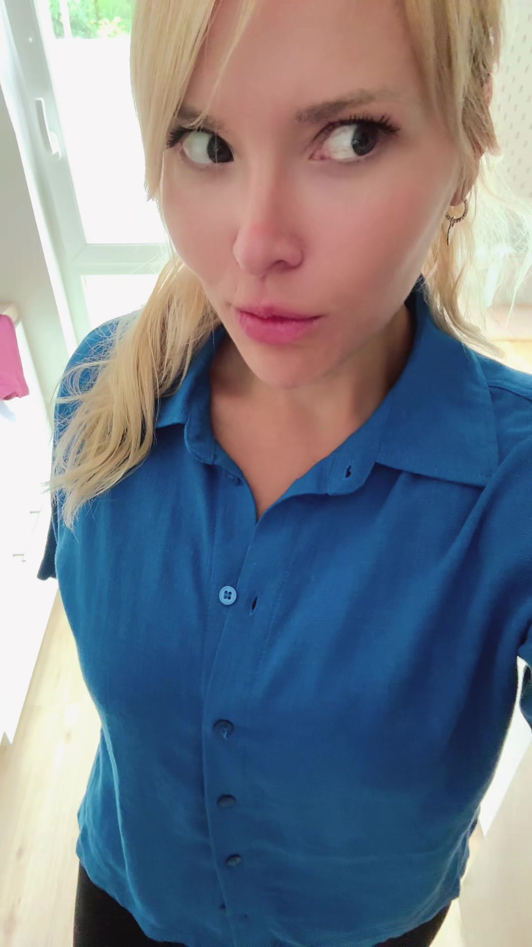 @Anika_Carina🦅