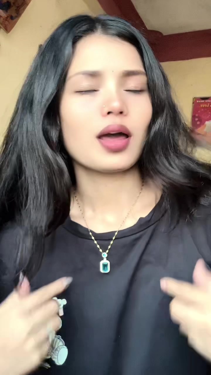 @ऋतु 🦋🖤