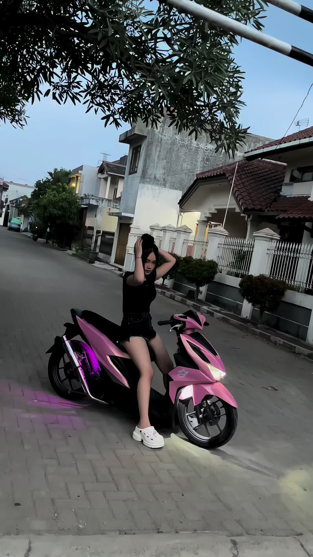 @𝔞 𝔠 𝔥 𝔞 𝔞