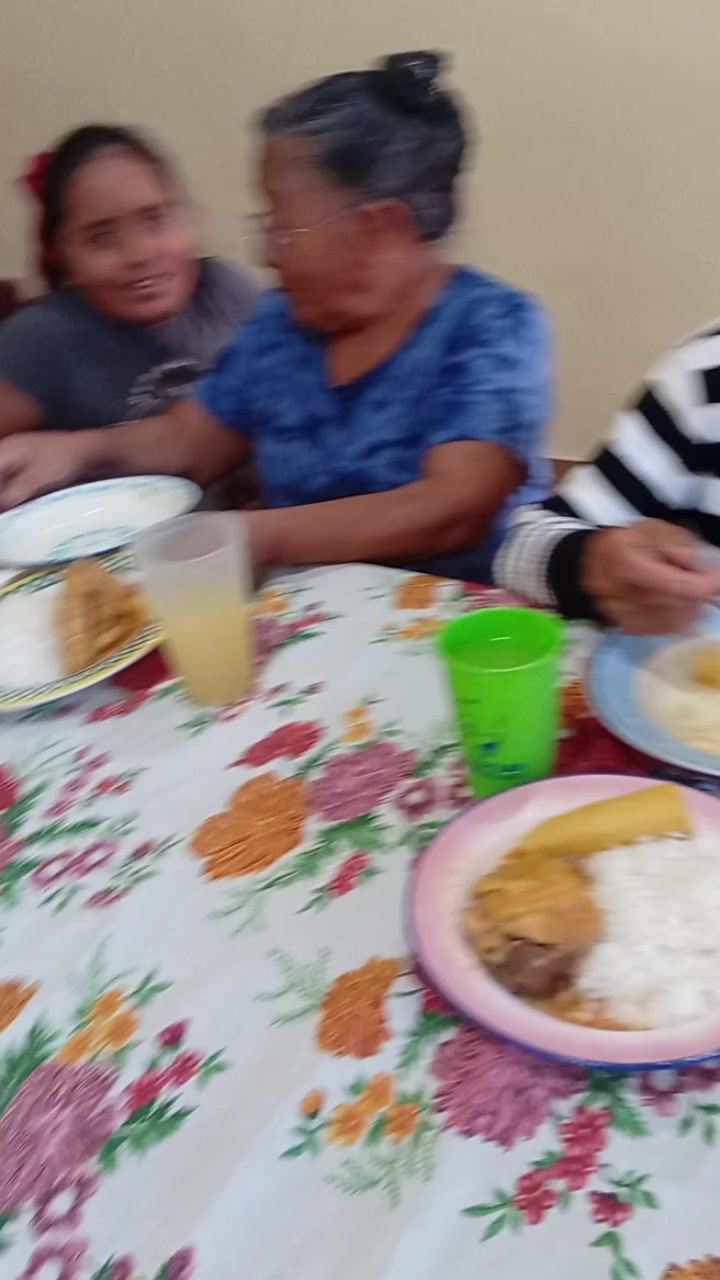 @Teresa Luzmila te sigue