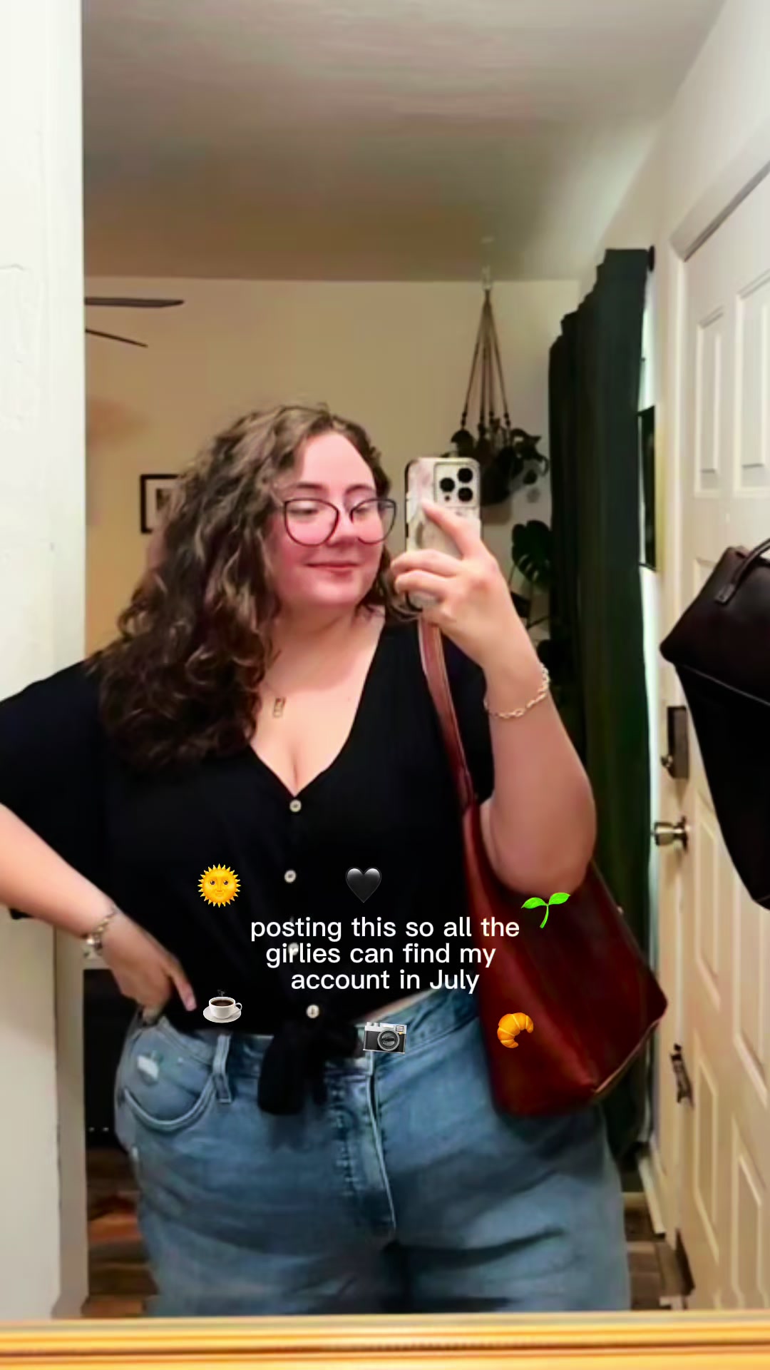 @ash | plus size & cozy vibes ✨