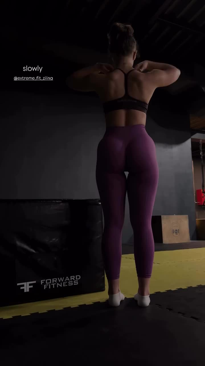 @_leggins69_