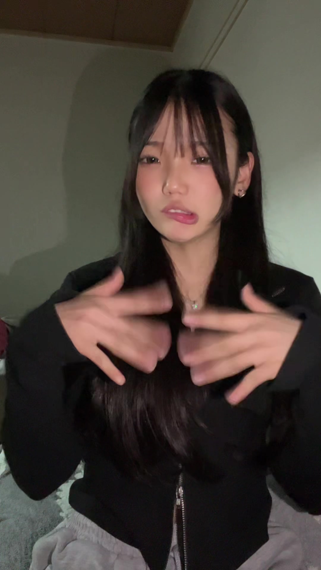 @Riona
