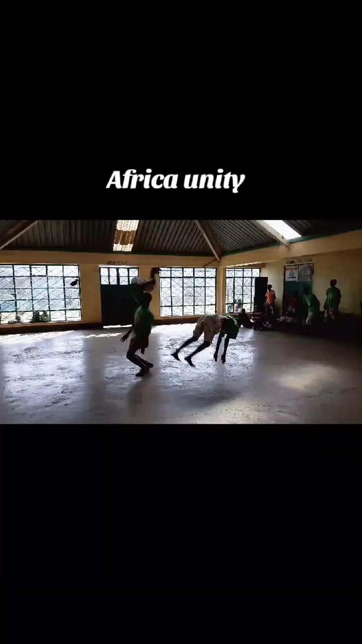 @CHUIS'EMPIREACRODANCECIRCUS254